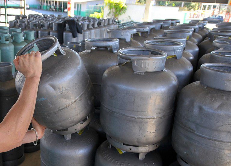 Preço do gás de cozinha passa por reajuste e sofre 6% de aumento