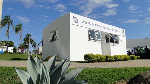 Departamento de Trânsito da Serra realiza limpeza de vias para prevenir acidentes