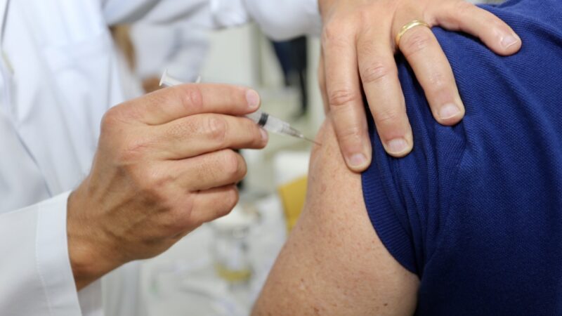 Vereadores querem programa de vacinação domiciliar de idosos na Serra