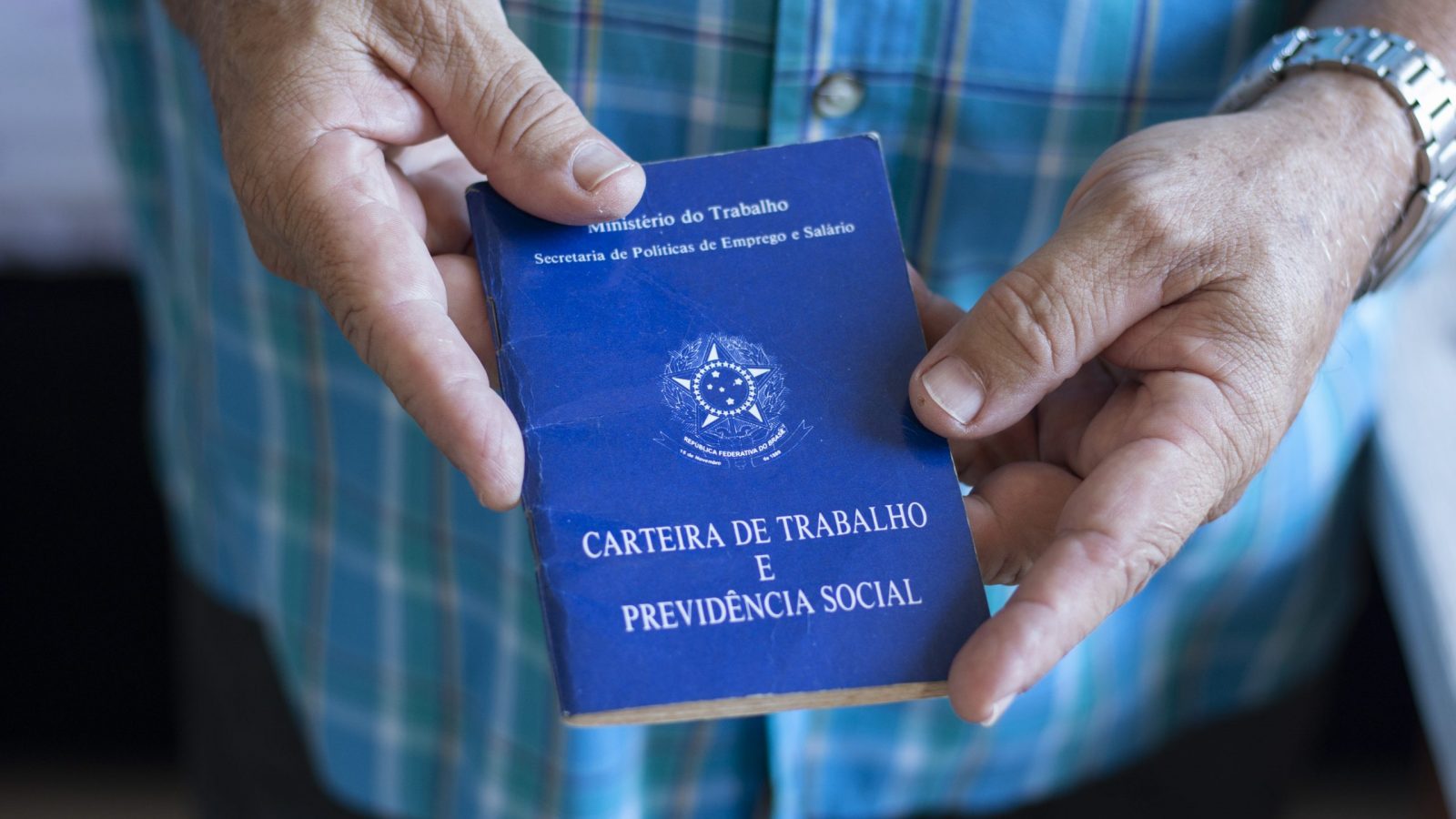 Serra Dourada I recebe van com vagas de emprego