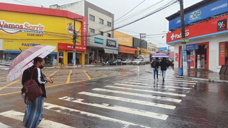 Chuvas fortes interditam vias na Serra, confira