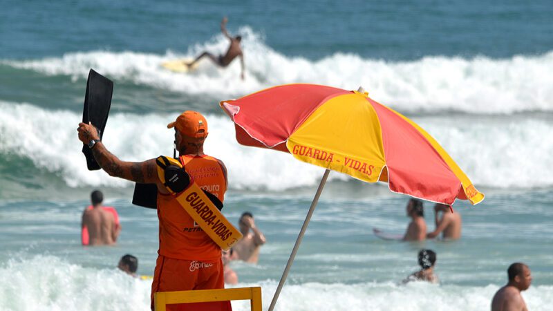 Verão: Serra abre 100 vagas para guarda-vidas