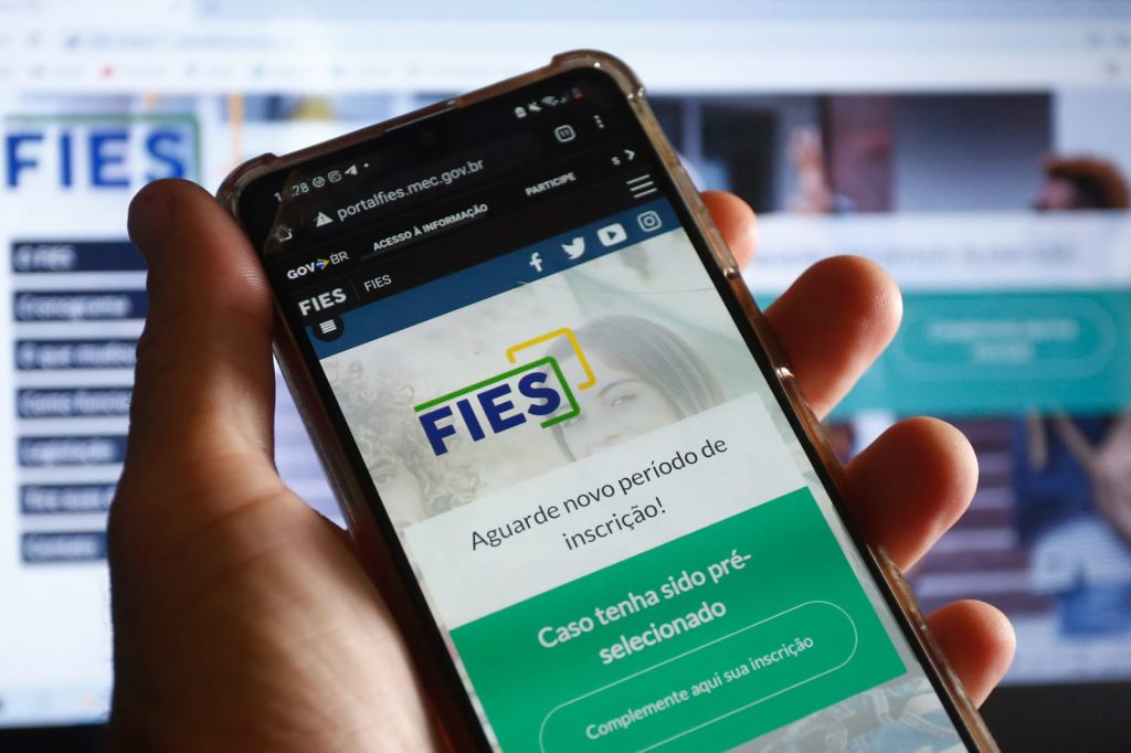 Educação: pré-selecionados no Fies devem finalizar inscrição até amanhã