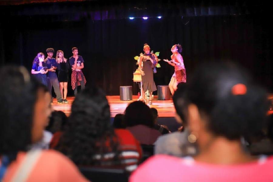 Segundo dia da Mostra de Teatro conta com espetáculo de comédia nesta terça (4)