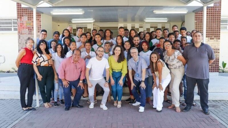 Alunos de escola na Serra assumem o papel de “Examinadores” do ambiente escolar