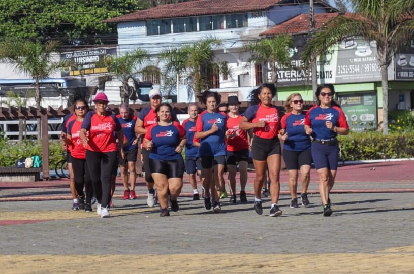 Grupo de corredores da Serra, todos acima dos 60, enfrenta uma nova corrida de rua