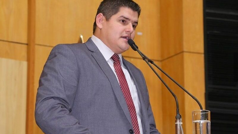 Deputado Alexandre Xambinho destaca a importância do setor de petróleo e gás em comissão