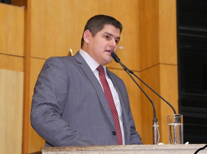 Deputado Alexandre Xambinho destaca a importância do setor de petróleo e gás em comissão