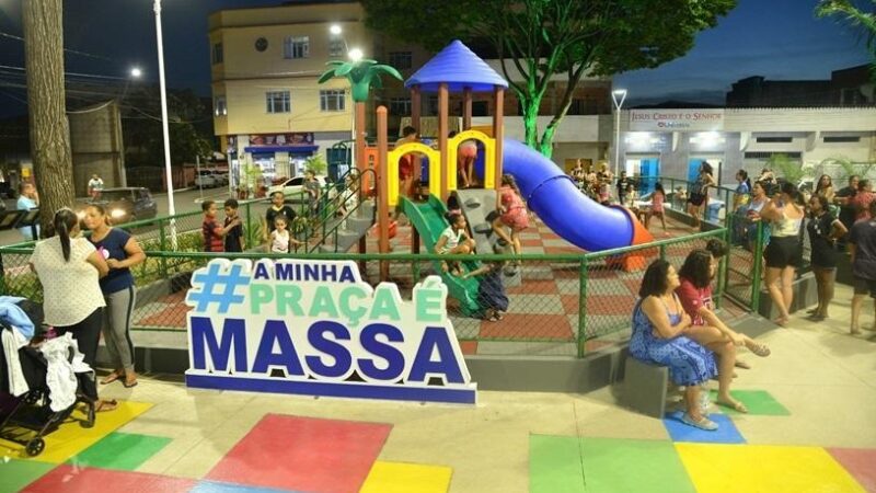 Moradores de Carapina Grande celebram a entrega da nova praça totalmente revitalizada