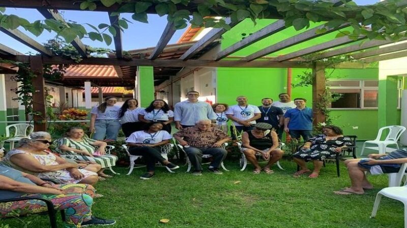 Centro Dia para Idosos comemora a Páscoa com oficina de ovos de chocolate e música