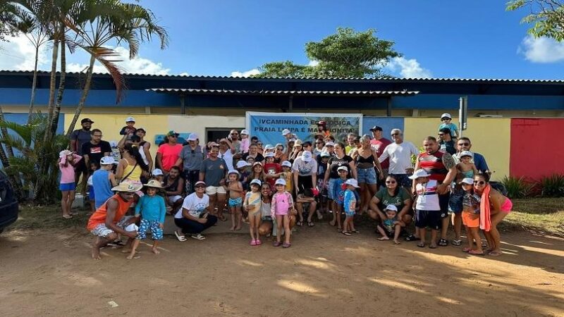 Alunos de Cmei em Manguinhos realizam caminhada de conscientização ambiental