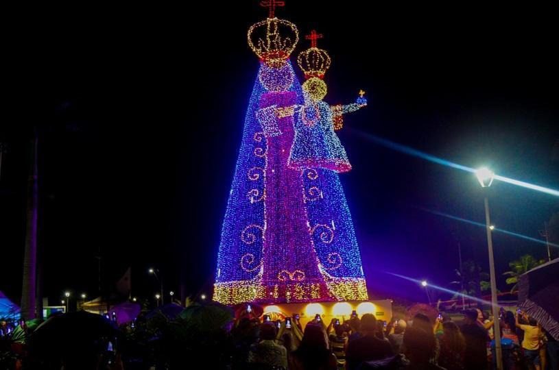 Santa Iluminada ganha vida no Parque da Cidade, com inauguração neste domingo (20)