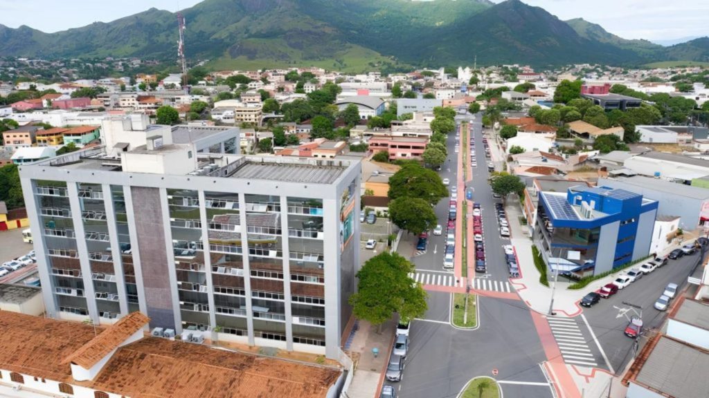 Trinca Serra-Aracruz-Linhares no centro do mapa do emprego capixaba em 2025