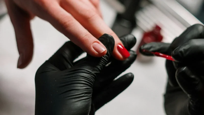 Inscrições abertas para curso gratuito de manicure e sobrancelha na Serra