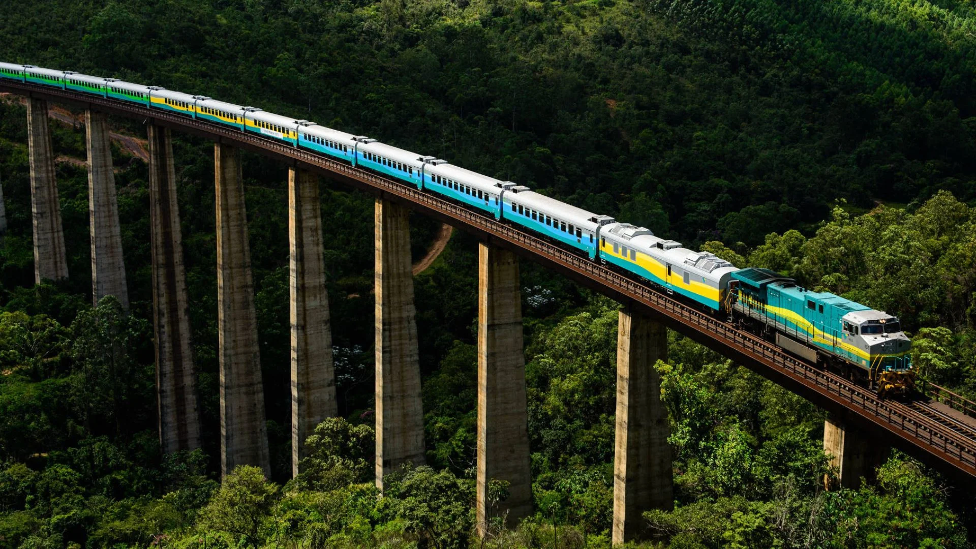 Trem de passageiros da Vale ganha novo horário noturno; confira