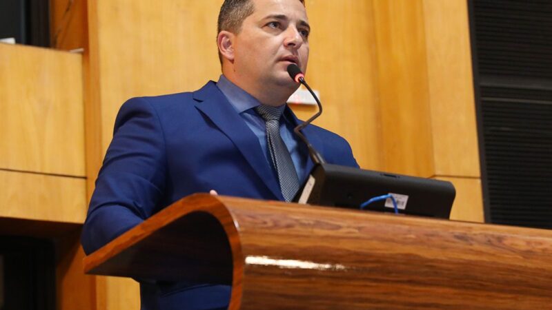 Callegari move ação judicial contra medida do Governo do Estado na área educacional