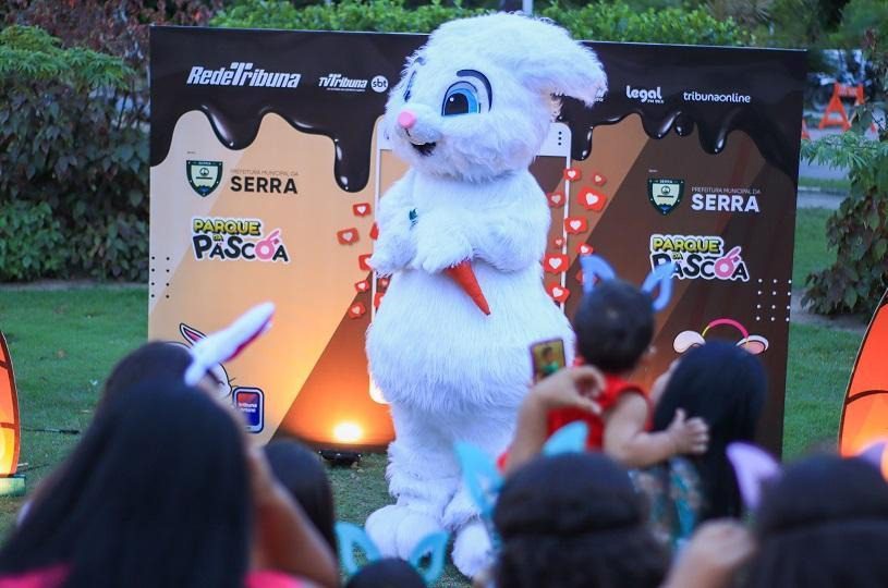 Clima de Páscoa toma conta da Serra com vila encantada no Parque da Cidade