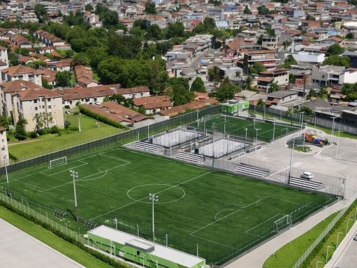 Serra entrega novos espaços de convivência para a população