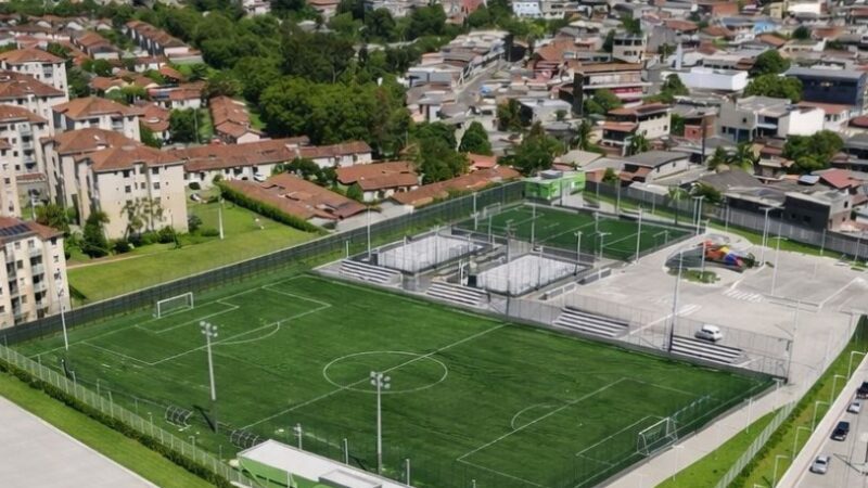 Serra entrega novos espaços de convivência para a população