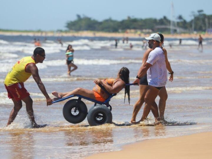 Praia sem Barreiras leva inclusão e acessibilidade ao feriado prolongado em Jacaraípe