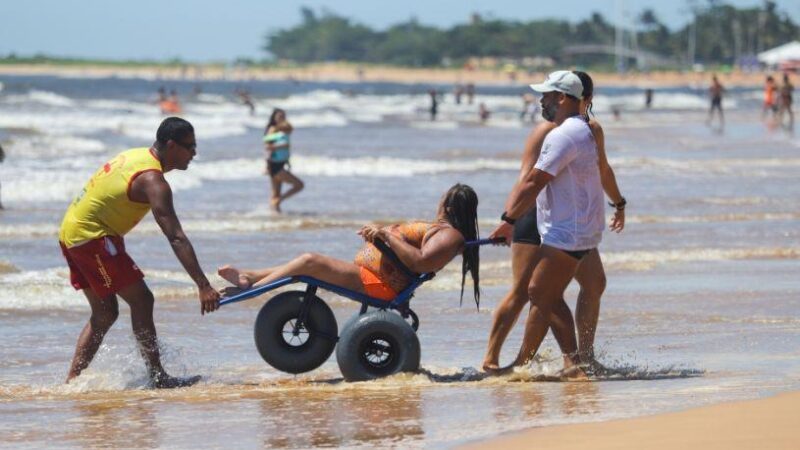 Praia sem Barreiras leva inclusão e acessibilidade ao feriado prolongado em Jacaraípe