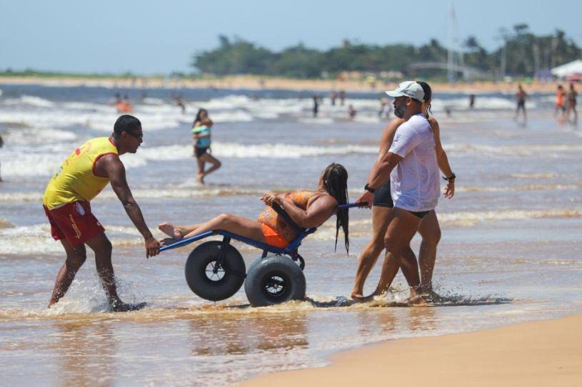 Praia sem Barreiras leva inclusão e acessibilidade ao feriado prolongado em Jacaraípe