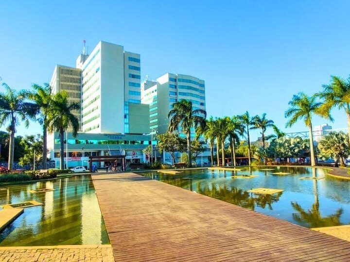 Prefeitura dá início à manutenção da Praça da Luz para melhorar espaço público