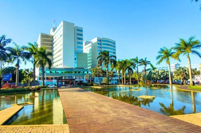 Prefeitura dá início à manutenção da Praça da Luz para melhorar espaço público