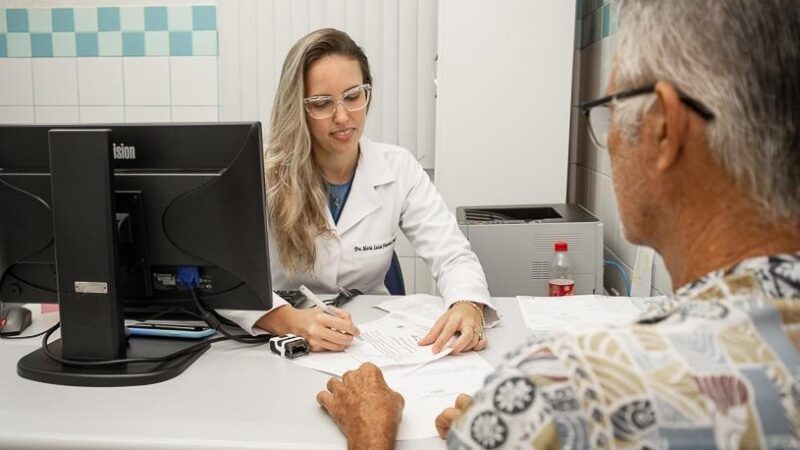 Saúde abre processo seletivo para contratação de médicos em 13 especialidades