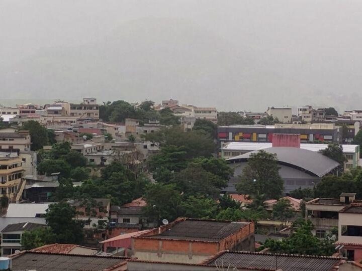 Serra entra em alerta para possibilidade de chuva forte nesta segunda-feira (26)