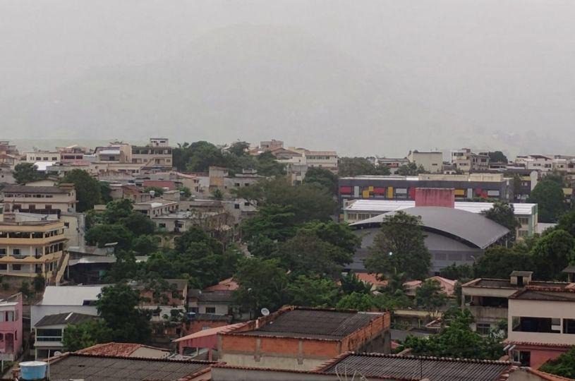 Serra entra em alerta para possibilidade de chuva forte nesta segunda-feira (26)