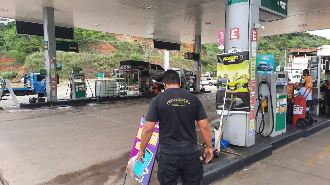 Procon Vitória realiza operação para fiscalizar preço dos combustíveis