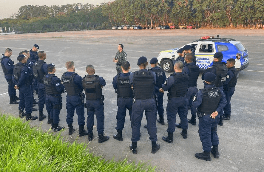 Guarda Civil da Serra participa de curso de direção veicular policial e condução de veículos de emergência