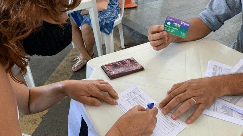 Secretaria de Assistência Social realiza ação para entrega dos cartões Serra Social