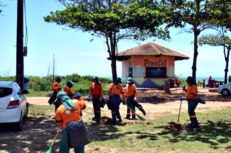 Central de serviços da Serra triplica número de profissionais da limpeza nas praias