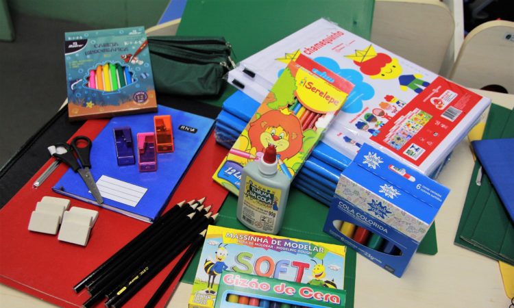 Rede Municipal recebem materiais escolares gratuitos fornecidos pela Prefeitura