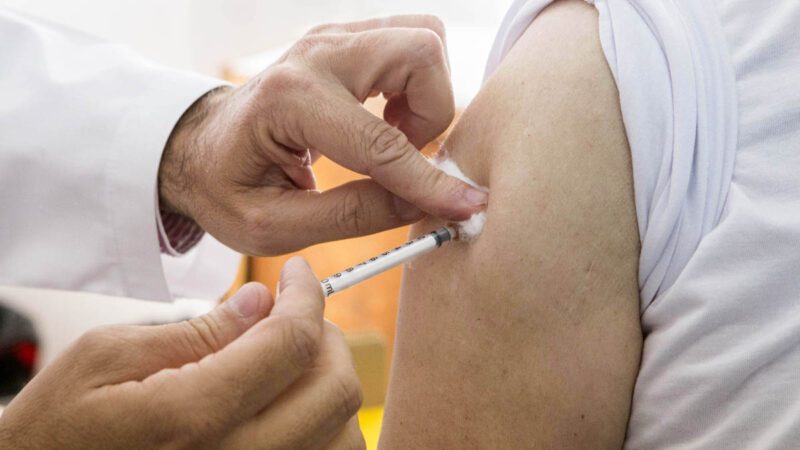 Covid-19: moradores podem se vacinar em shopping da Serra