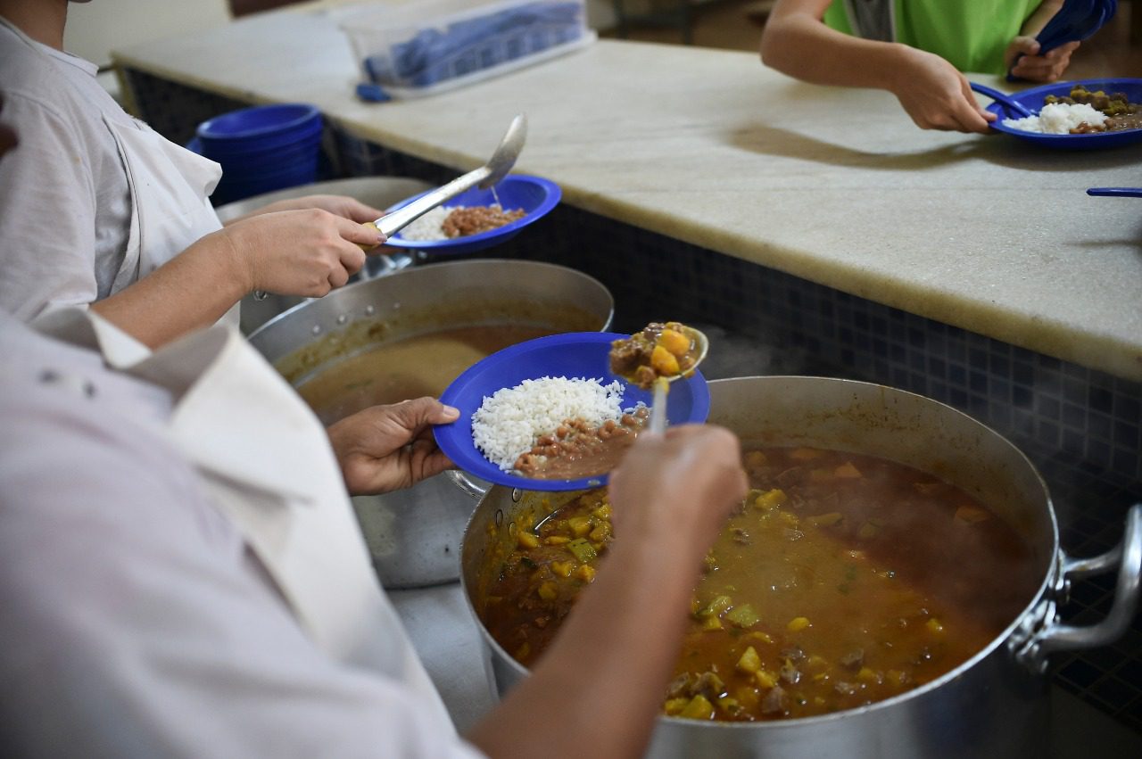 Prefeitura da Serra serve cinco mil refeições para alunos da rede municipal durante o recesso escolar