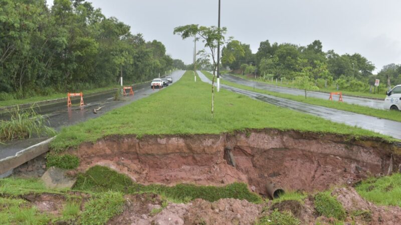 Prefeitura inicia obras de recuperação na Avenida Audifax Barcelos após chuvas