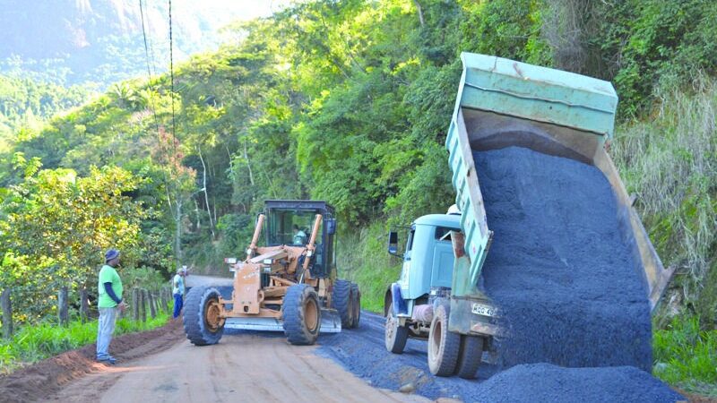 Vias da praia de Capuba recebe melhoria com REVSOL