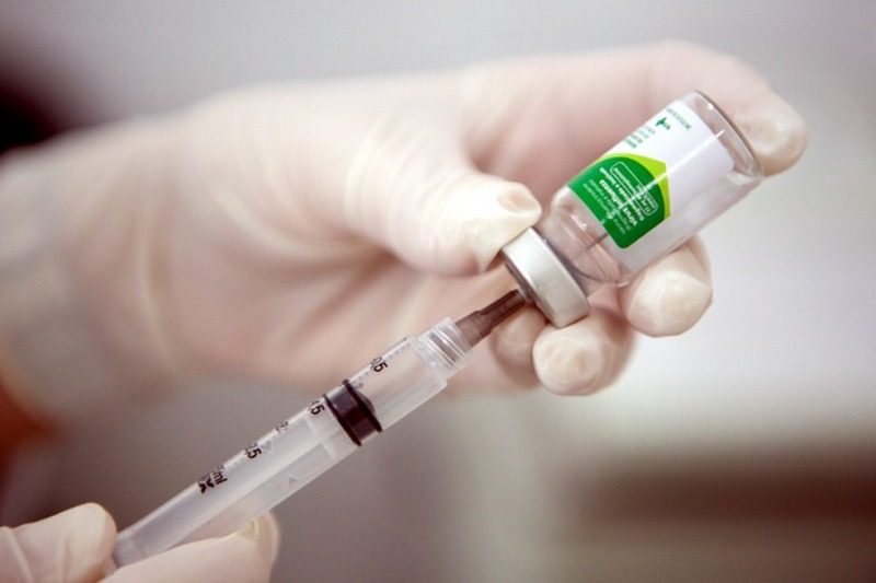 Vacinação sem agendamento estará disponível no fim de semana em shopping e unidades regionais de saúde