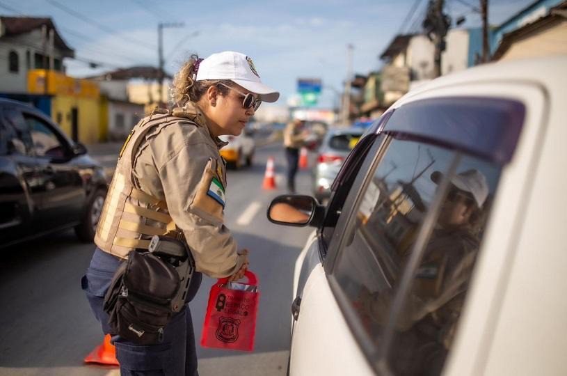 Condutores são conscientizados em blitze educativas realizadas pelo Núcleo de Educação para o Trânsito