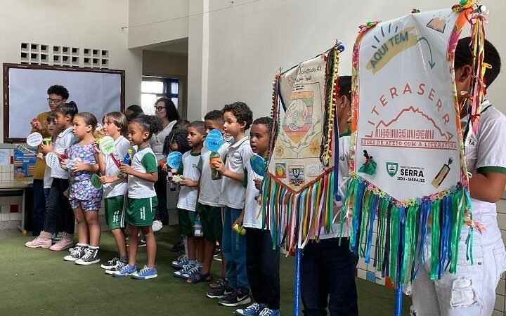 LiteraSerra: realiza cortejo literário com participação dos alunos da EMEF Tancredo Neves e CMEI Maria Amélia