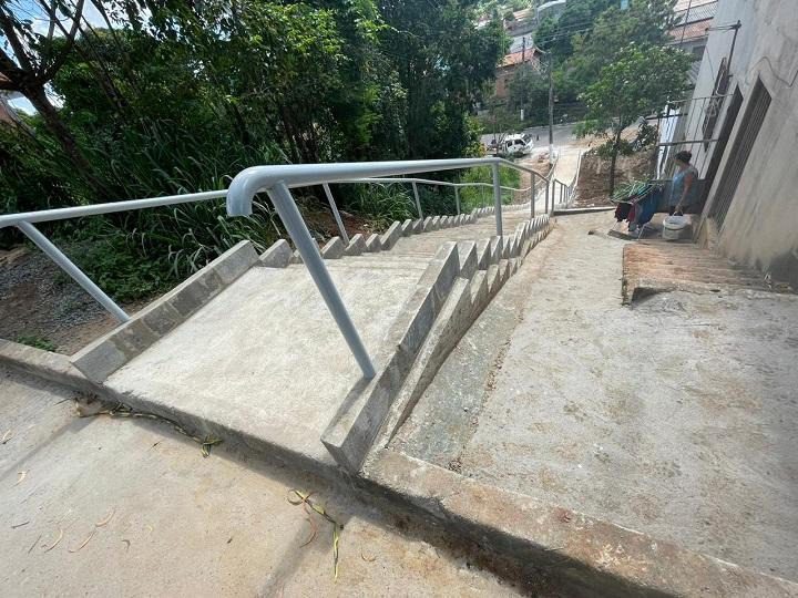 Secretaria de Obras completa a construção de escadarias em 11 bairros da Serra
