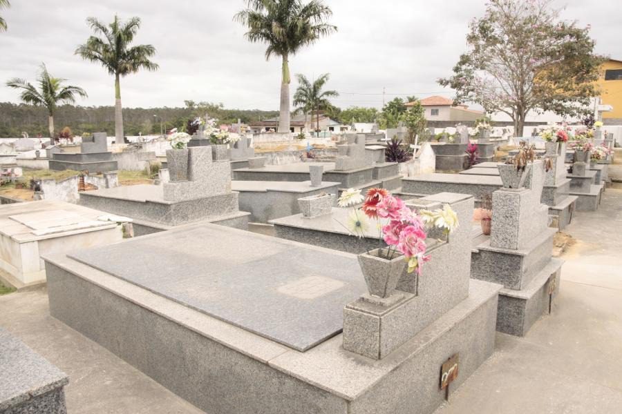 Preparativos especiais nos cemitérios da Serra para o Dia de Finados