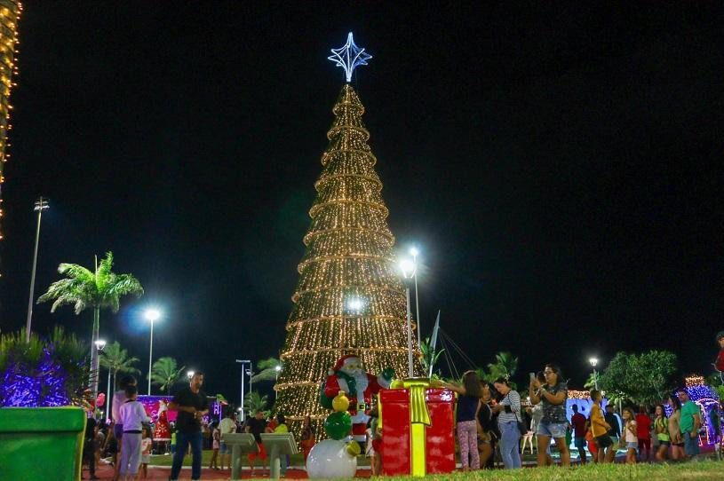 Celebração Iluminada: Prefeitura inaugura decoração natalina na Serra Sede e no Parque da Cidade