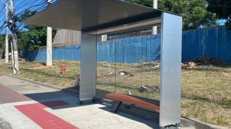 Programa de restauração e implantação de novos abrigos de ônibus pela Secretaria de Obras