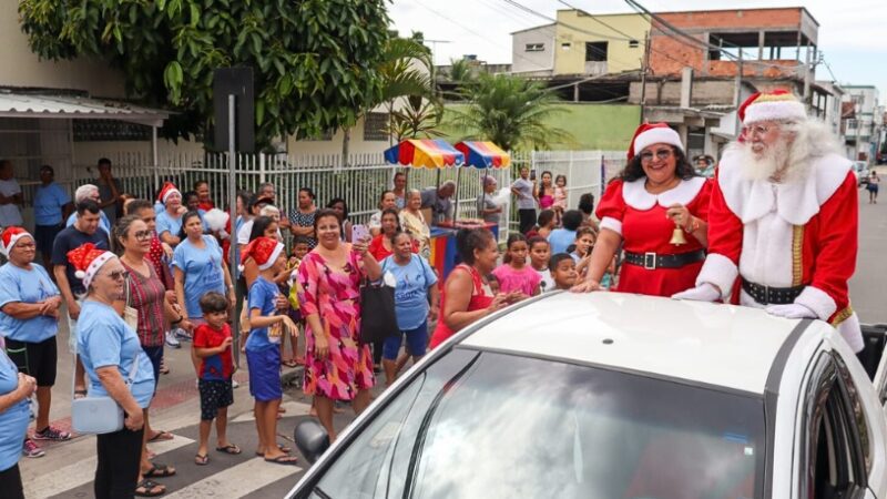 Papai Noel visita unidade de saúde e encanta famílias de Jardim Tropical