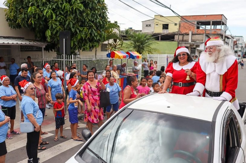 Papai Noel visita unidade de saúde e encanta famílias de Jardim Tropical