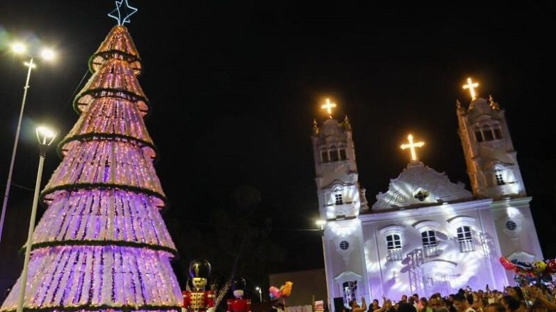 Espírito Natalino chega à Serra Sede com uma árvore deslumbrante de 13 metros